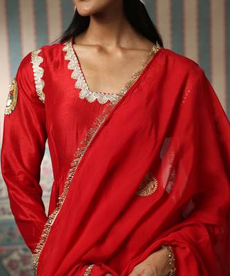 Red embroidered kurta set 4