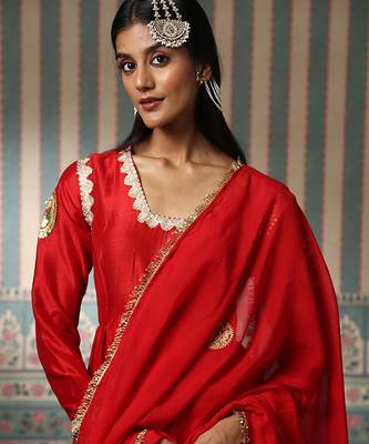 Red embroidered kurta set 5