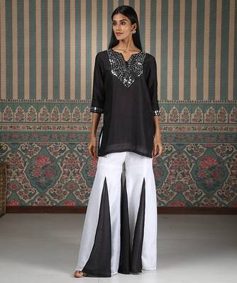Black embroidered kurta set 1