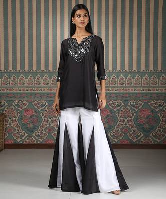 Black embroidered kurta set 2