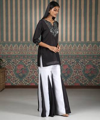 Black embroidered kurta set 3