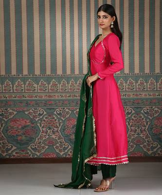 Pink embroidered anarkali set 2