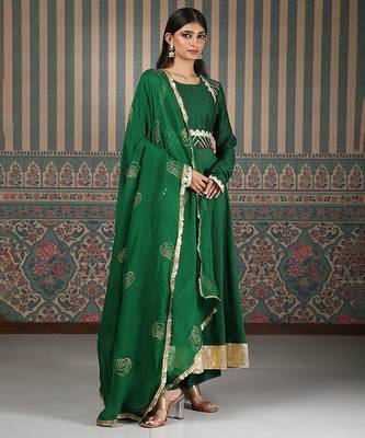 Green embroidered anarkali set 3