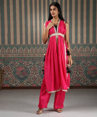 Pink embroidered kurta set 2