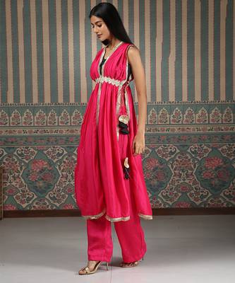 Pink embroidered kurta set 4