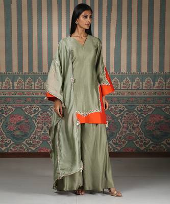 Green embroidered kurta set 1