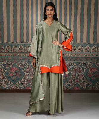 Green embroidered kurta set 3