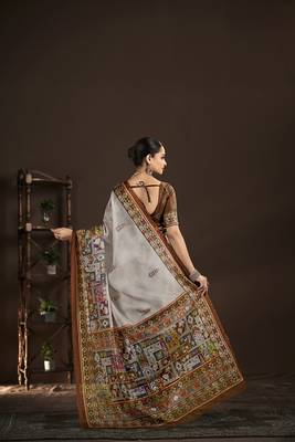 Grey  position foil digitally printed saree with blouse 3