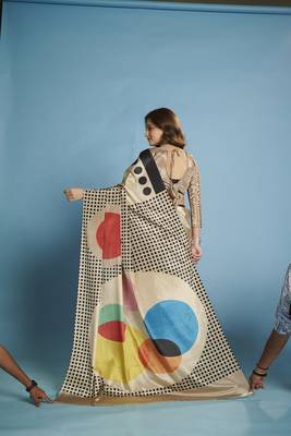 Beige  printed saree with blouse 3