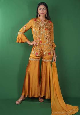 Yellow embroidered satin kurta set 5