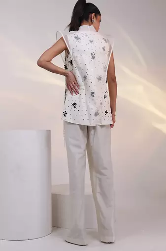 White embroidered crepe co ord set