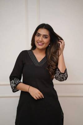 black floral embroidered cotton kurta with trouser 2