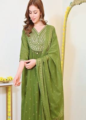 green floral embroidered  cotton kurta with trouser and dupatta 2