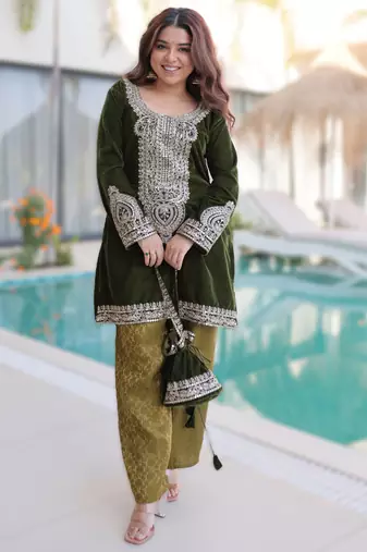 Mehendi velvet zari embroidered top pant with batwa