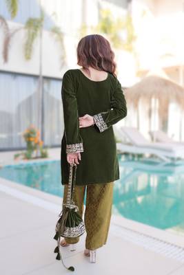 mehendi velvet zari embroidered top pant with batwa 2