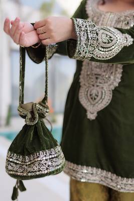mehendi velvet zari embroidered top pant with batwa 3