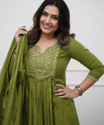 green cotton embroidered straight kurta pant and dupatta set 4