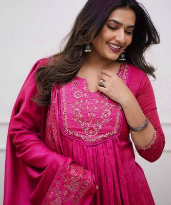 pink cotton embroidered straight kurta pant and dupatta set 5