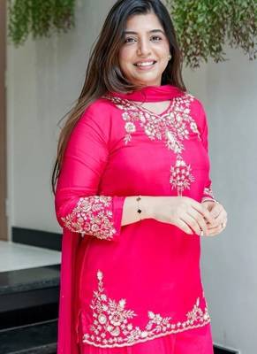 pink floral embroidered chanderi kurta with trouser and dupatta 4