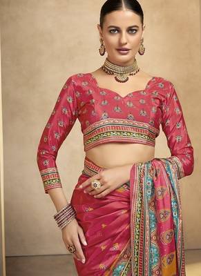 Pink digital foil  printed saree with blouse 3