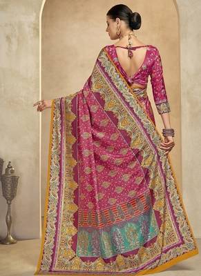 Pink digital foil  printed saree with blouse 3
