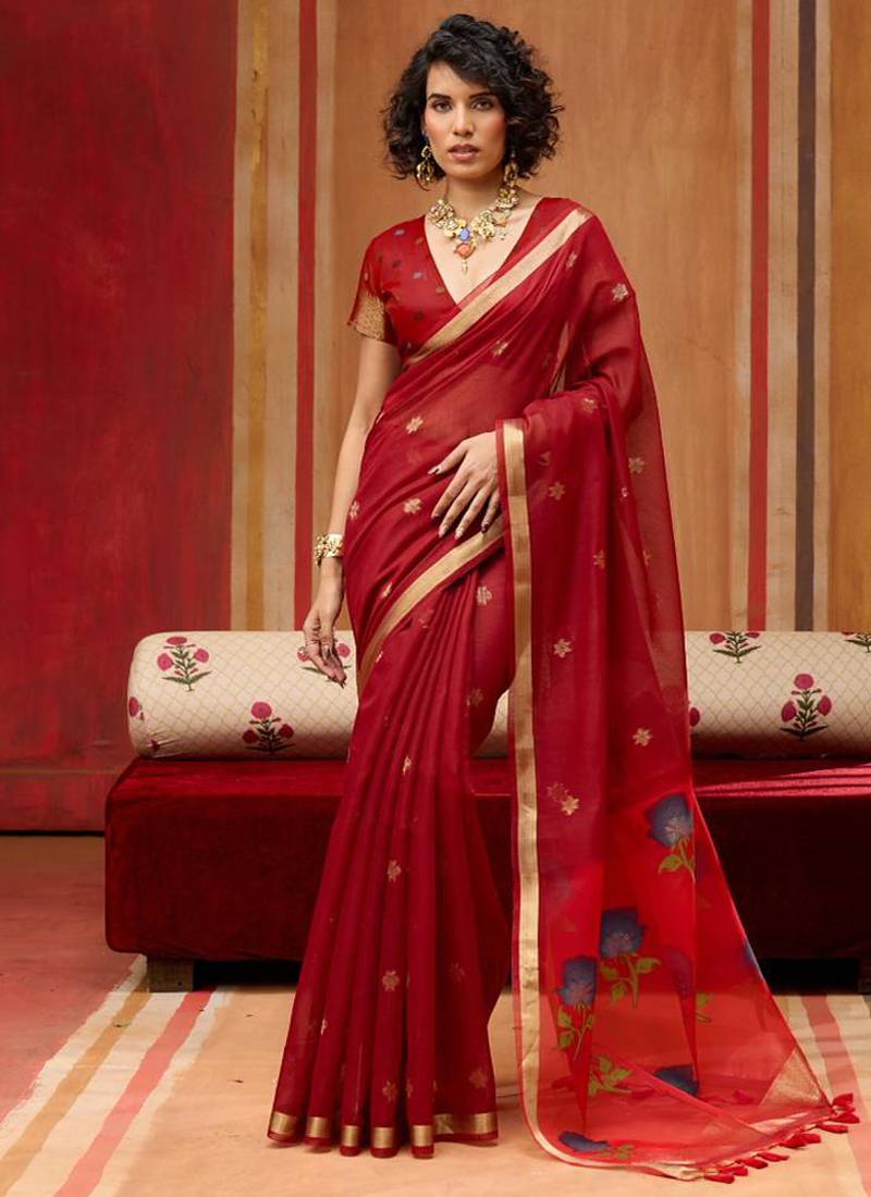 Red munga cotton handloom weaving organza weaving pallu  traditional wear saree