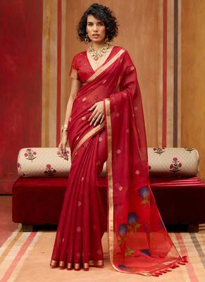 Red munga cotton handloom weaving organza weaving pallu  traditional wear saree 3