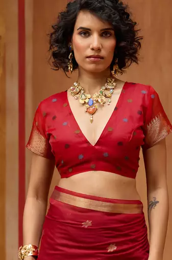 Red munga cotton handloom weaving organza weaving pallu  traditional wear saree