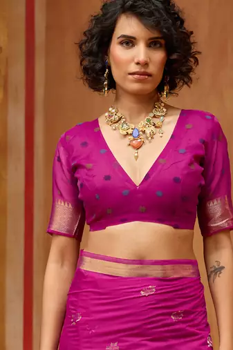 Rani pink munga cotton handloom weaving organza weaving pallu  traditional wear saree