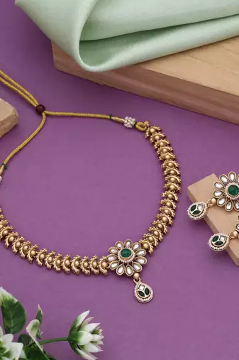 Green color matte gold necklace set