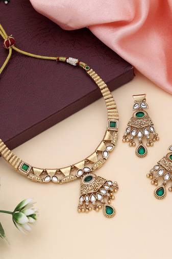 Green color matte gold necklace set
