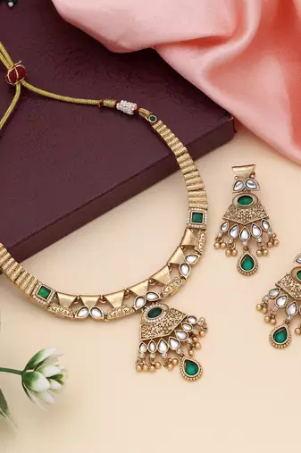 Green color matte gold necklace set