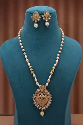 Gold color matte gold necklace set