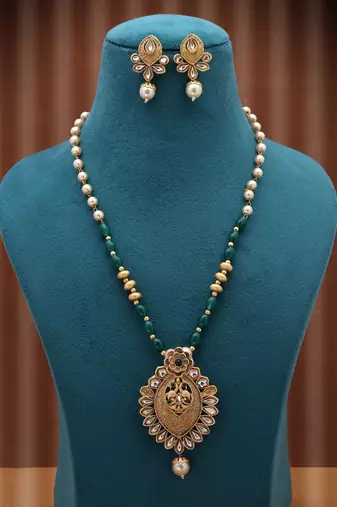 Green color matte gold necklace set