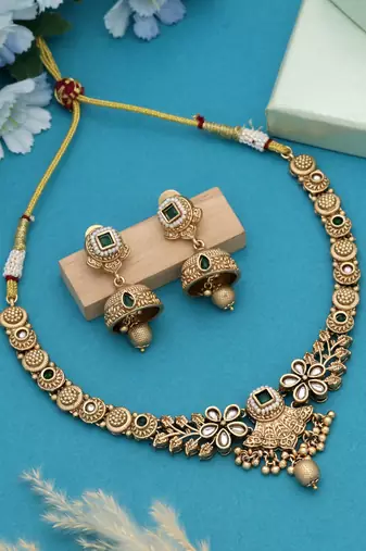 Green color matte gold necklace set