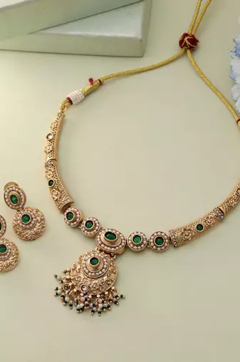 Green color matte gold necklace set