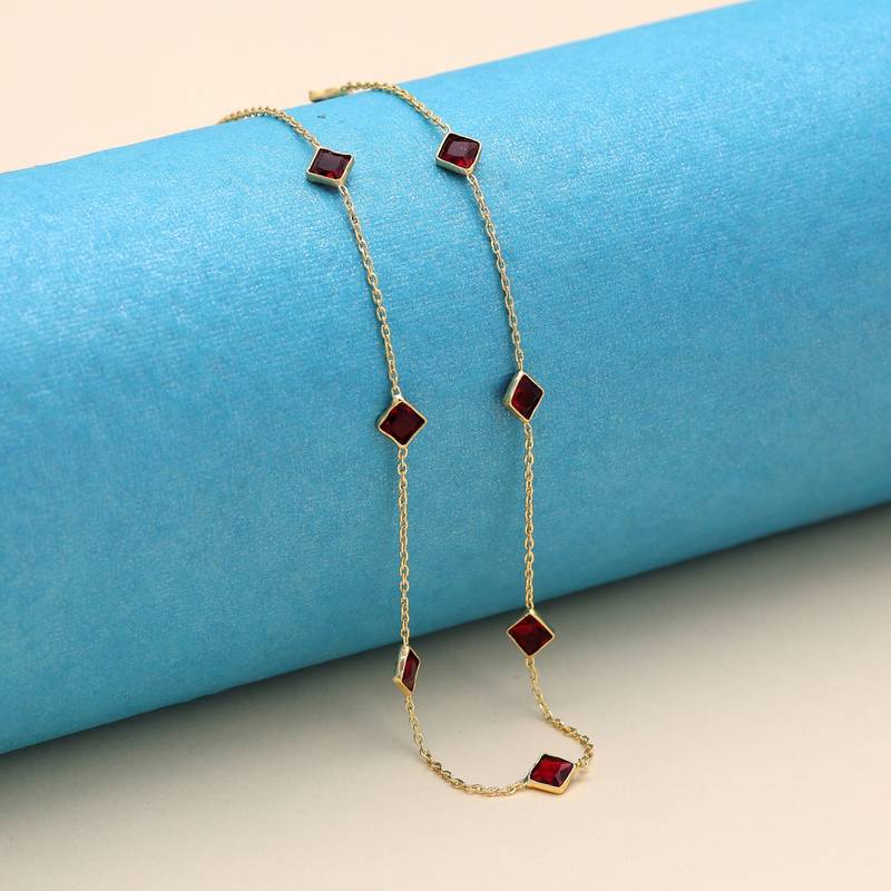 Maroon color fashion chain necklace