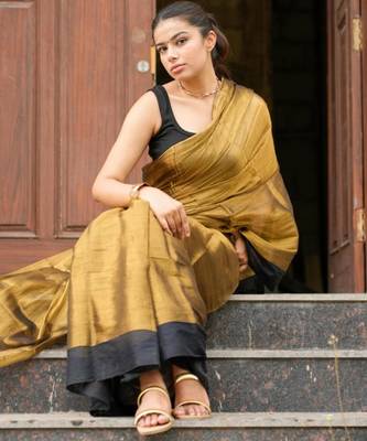 molten majesty antique gold tissue silk blend saree 4