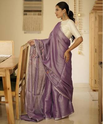 lavender whisper handwoven linen saree with floral embroidery 4
