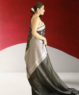 black banarasi silk saree with zari border 5