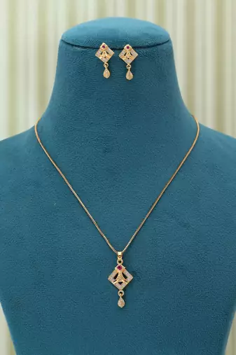 Gold color fashion chain pendant with earring