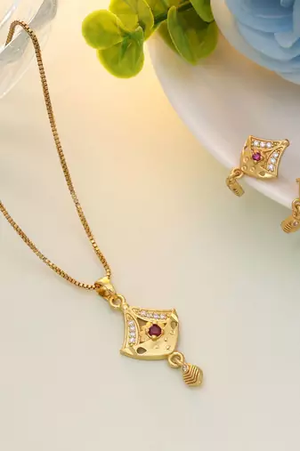 Gold color fashion chain pendant with earring
