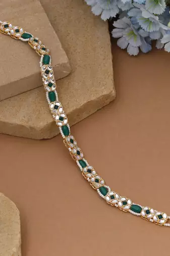 Green & white color kundan matha patti