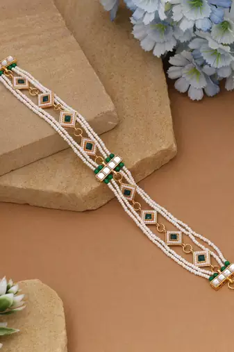 Green & white color kundan matha patti