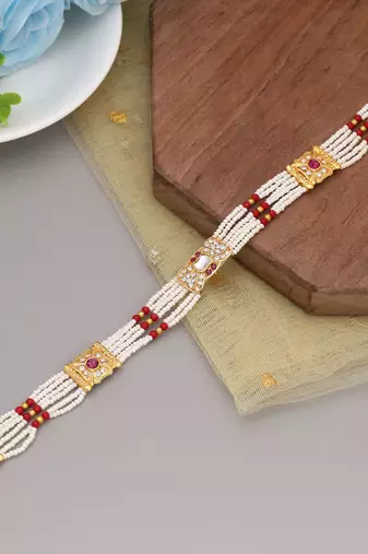 Maroon & white color kundan matha patti