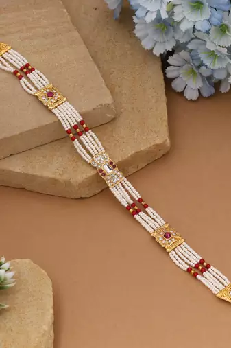 Maroon & white color kundan matha patti