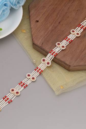 Red & white color matha patti