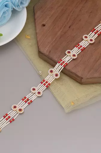 Red & white color matha patti