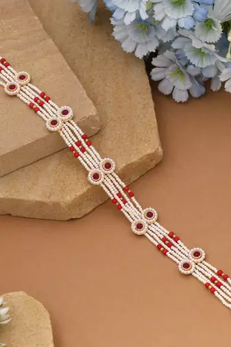 Red & white color matha patti
