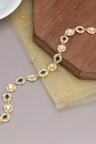 Green & white color kundan matha patti
